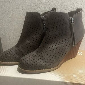 Report wedge booties